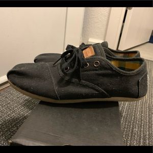 TOMS Lace ups. Women’s Sz. 9